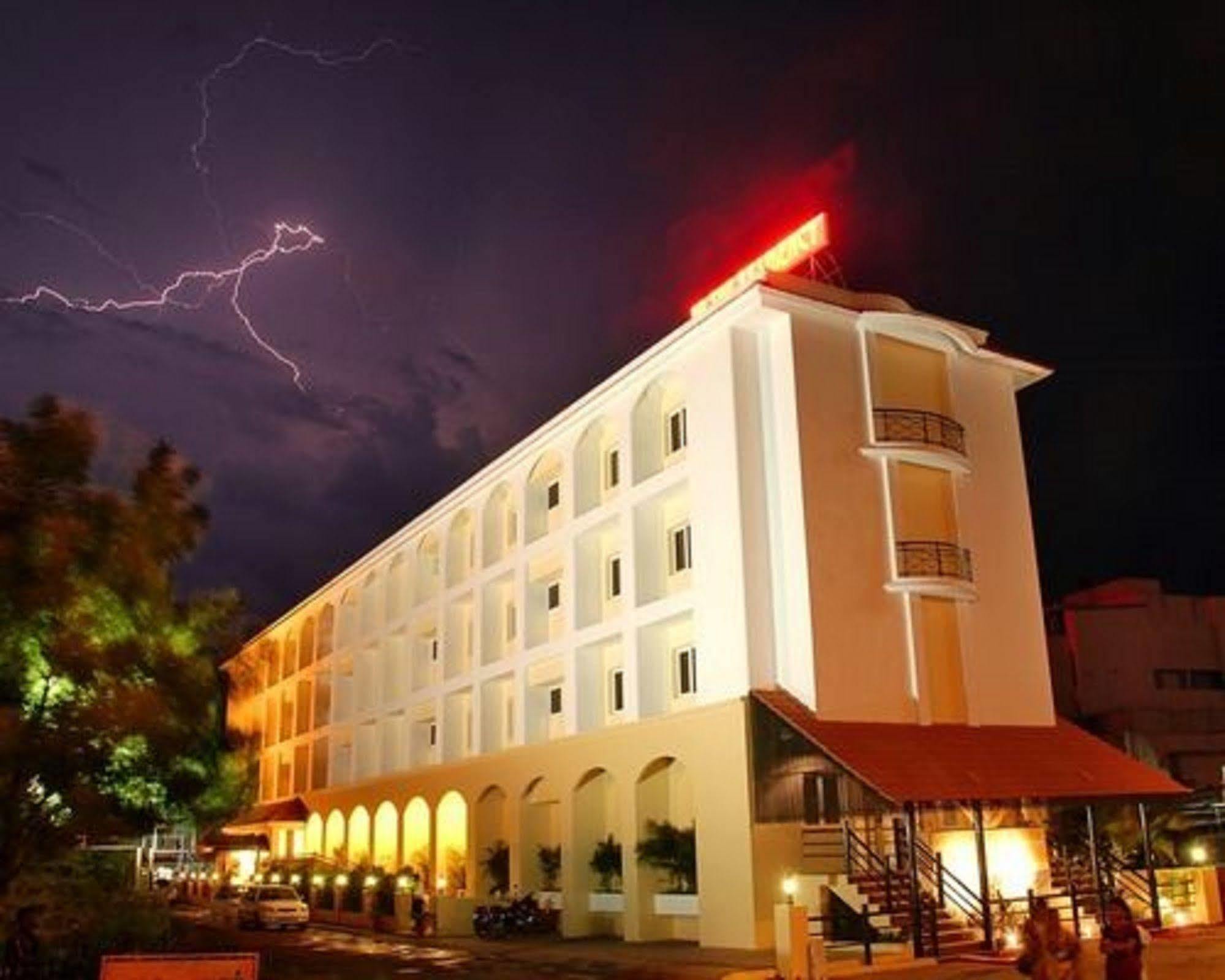 The Residency Karur Hotel Екстериор снимка