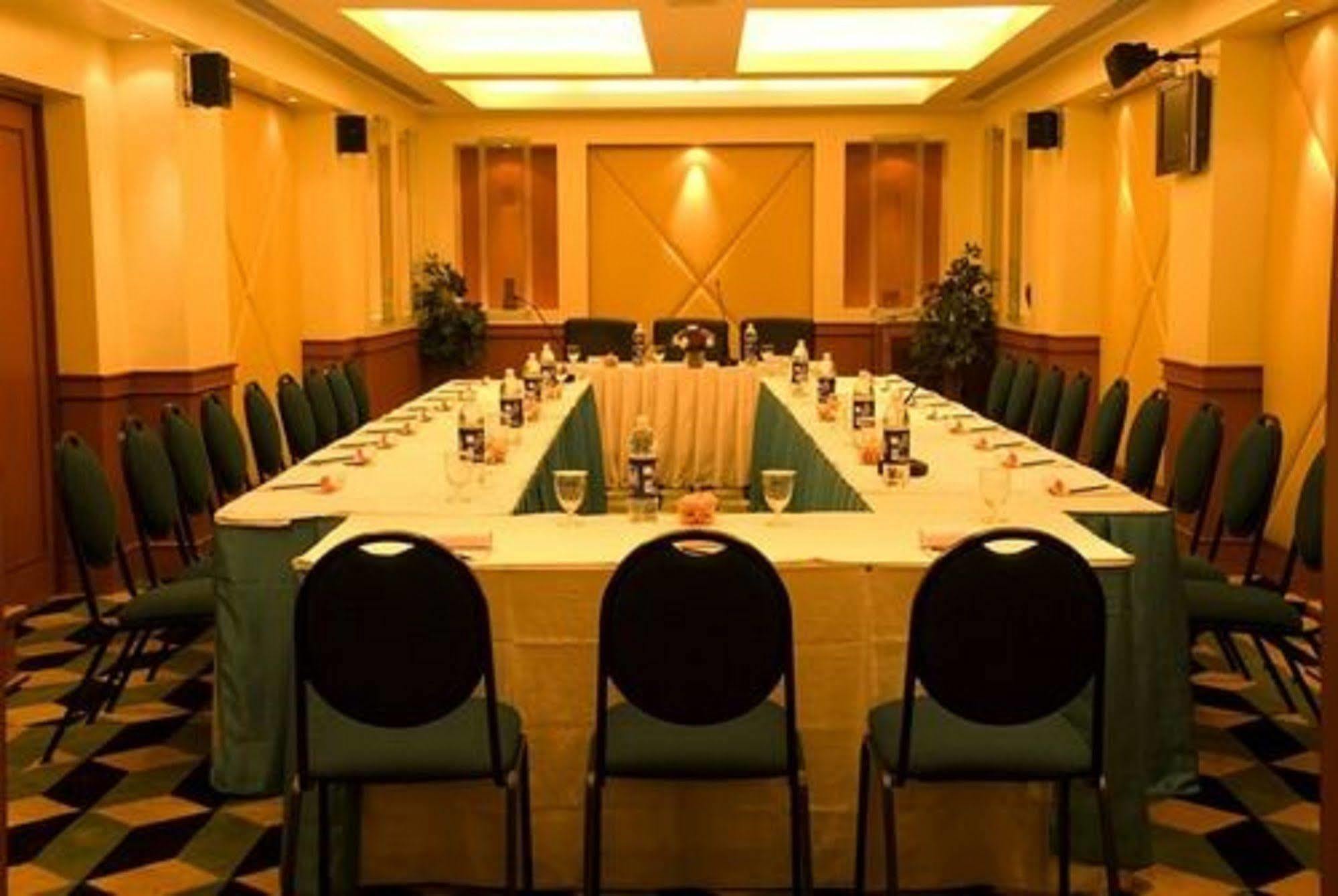The Residency Karur Hotel Екстериор снимка