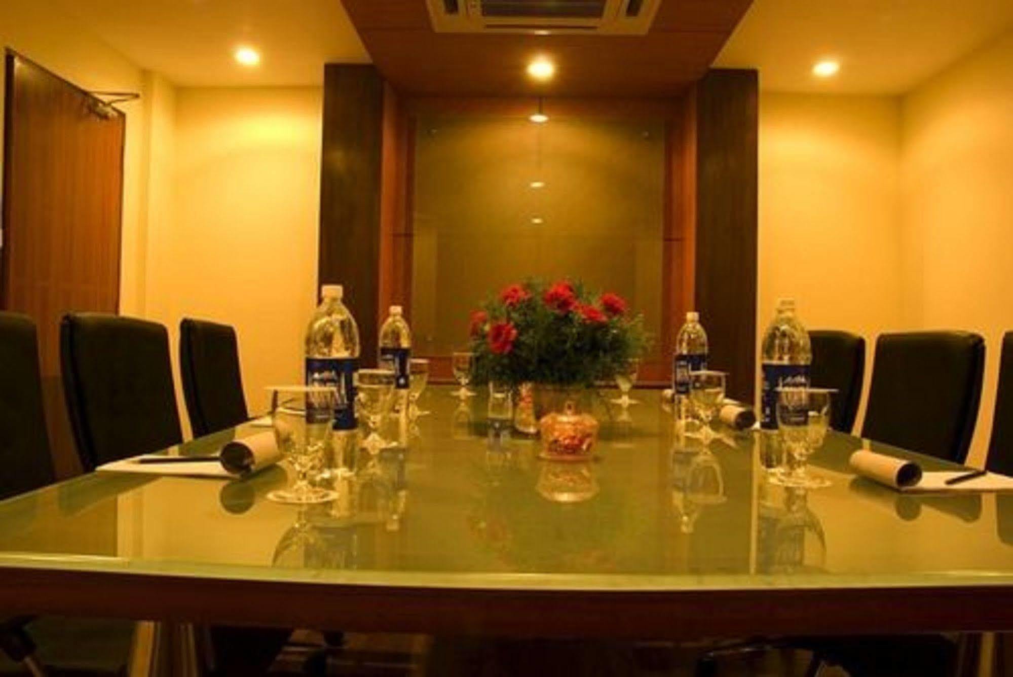 The Residency Karur Hotel Екстериор снимка